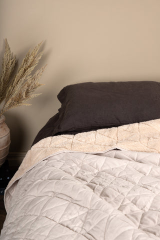 Venture Home Nilla Överkast Kraftig borstad polykatjonisk/sherpa - Beige / - 260*260