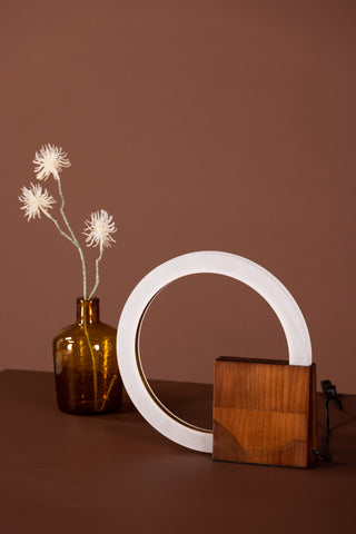 Venture Home Brive Bordslampa - Mörk valnöt/Mocca / Vit akryl