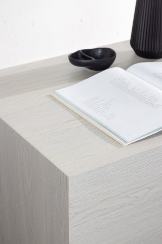Venture Home York Low Soffbord - Whitewash / Whitewash MDF
