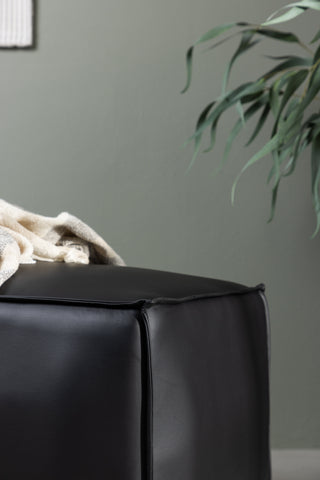 Venture Home Palermo Puff - Mattsvart / Svart PU