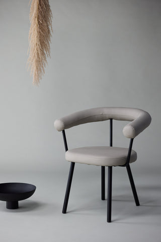 Vind Västerås x Josefin Lustig - Matstol 2-pack - Mattsvart / Offwhite PU