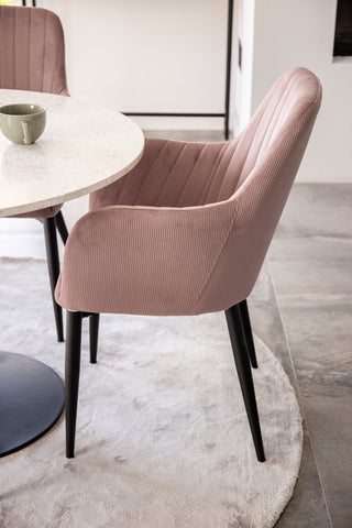 Venture Home Estelle Matbord runt 106cm Grå Marmor / Svarta Ben +Comfort Matbordsstol 2-pack - Svarta Ben / Dusty Pink Cordutoy _4