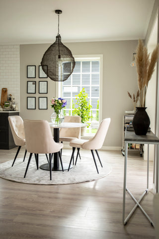Venture Home Razzia Matbord 106cm -Vit Terazzo / Svart - Velvet Deluxe Matbordsstol - Svarta ben / Beige sammet 4