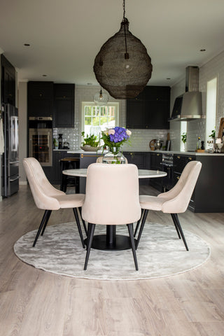 Venture Home Razzia Matbord 106cm -Vit Terazzo / Svart - Velvet Deluxe Matbordsstol - Svarta ben / Beige sammet 4