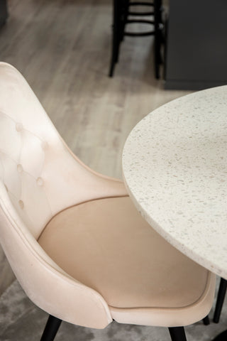 Venture Home Razzia Matbord 106cm -Vit Terazzo / Svart - Velvet Deluxe Matbordsstol - Svarta ben / Beige sammet 4