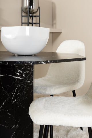 Venture Home Marbs Runt Matbord , Svart Svart Glas Marmor + Polar Fluff Matstol , Svarta Ben , Vit Teddy _4