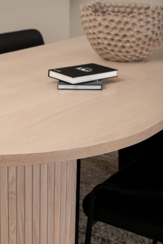 Venture Home Bianca Ovalt matbord - White Wash / Svart Faner+Tvist Stol - Svart / Svart PU_4